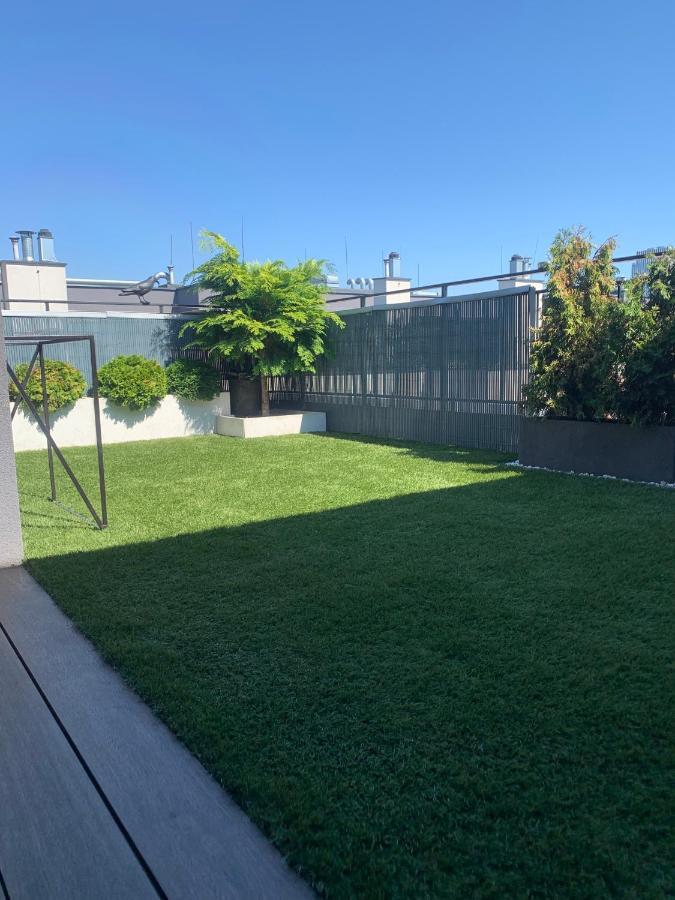 Two-Levels Penthouse With A Garden In The City Center Διαμέρισμα Λοτζ Εξωτερικό φωτογραφία