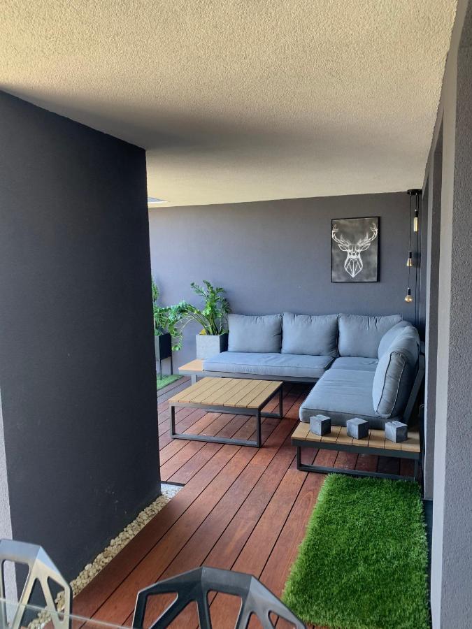 Two-Levels Penthouse With A Garden In The City Center Διαμέρισμα Λοτζ Εξωτερικό φωτογραφία