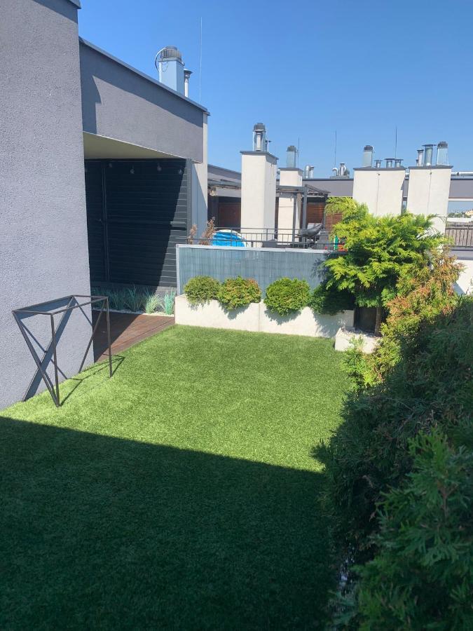 Two-Levels Penthouse With A Garden In The City Center Διαμέρισμα Λοτζ Εξωτερικό φωτογραφία